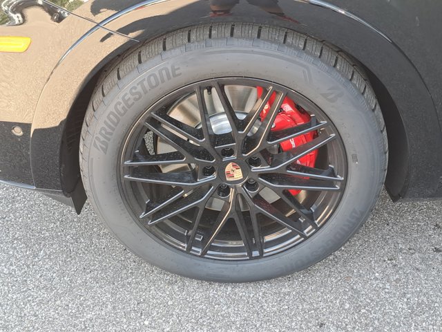 New 2026 Porsche Cayenne GTS image 14