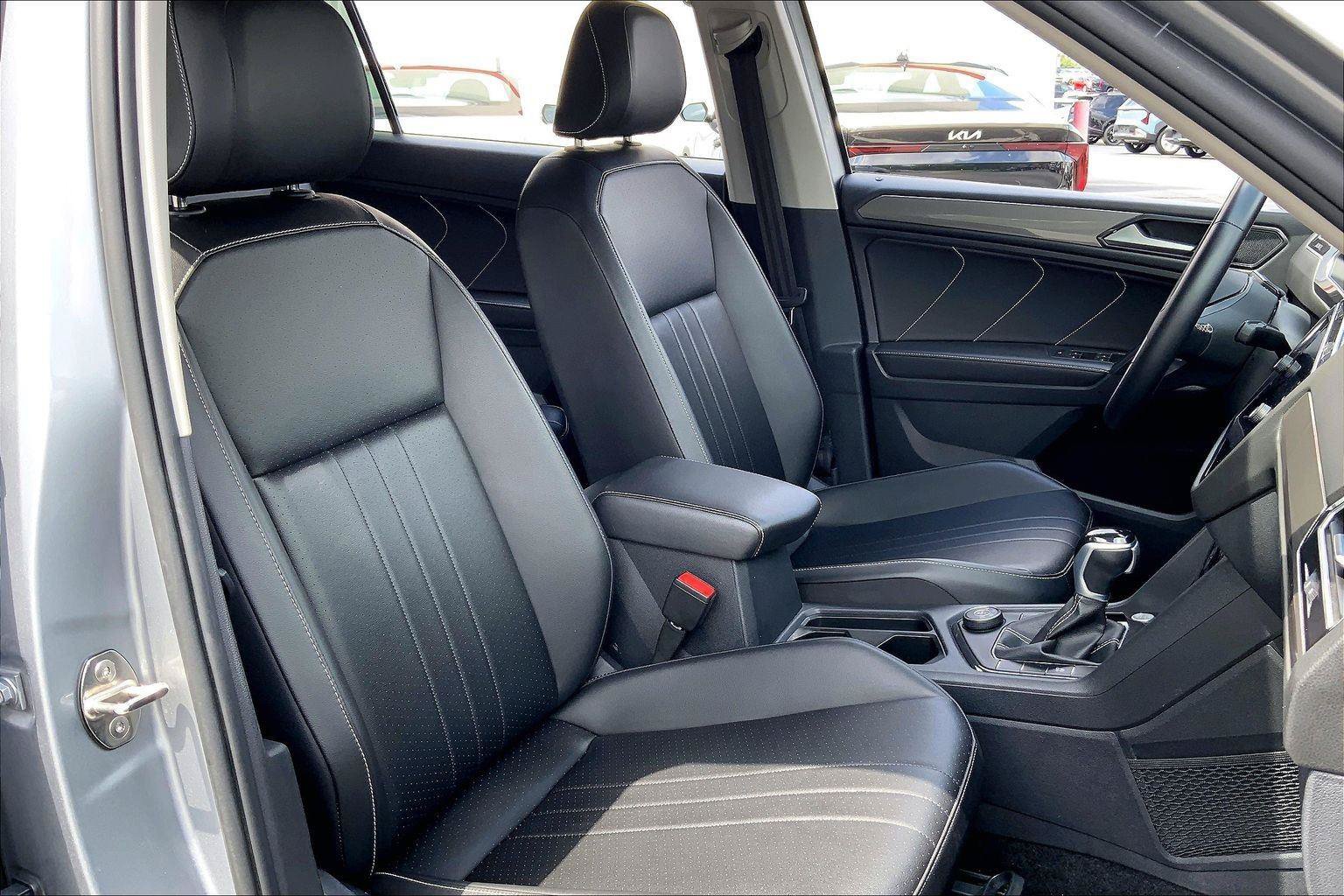 Used 2024 Volkswagen Tiguan SE AWD/4WD image 6