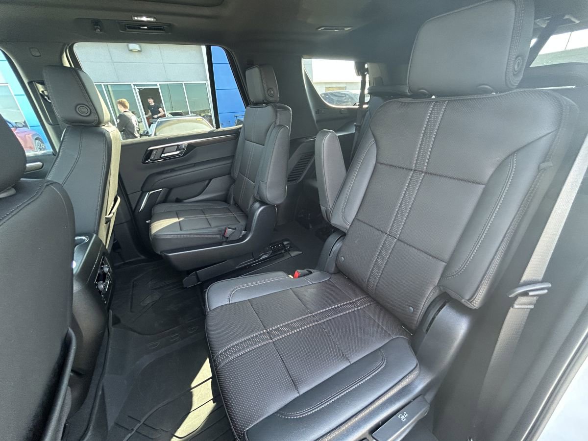 Used 2025 Chevrolet Tahoe High Country image 13