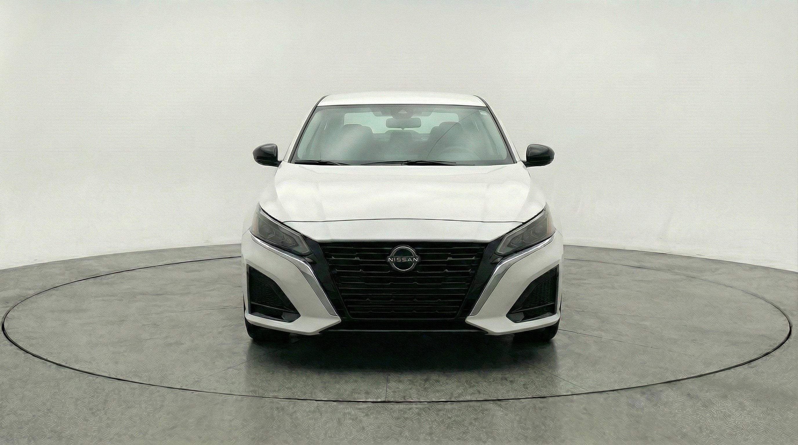 Used 2025 Nissan Altima 2.5 SV image 2