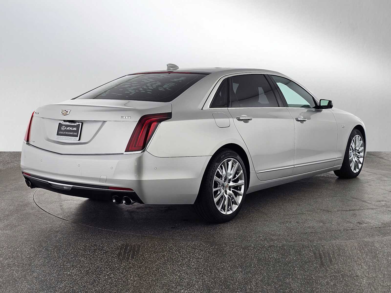 Used 2018 Cadillac CT6 Luxury image 3