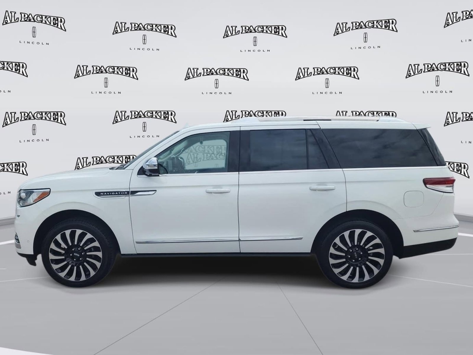 Used 2023 Lincoln Navigator Black Label image 2