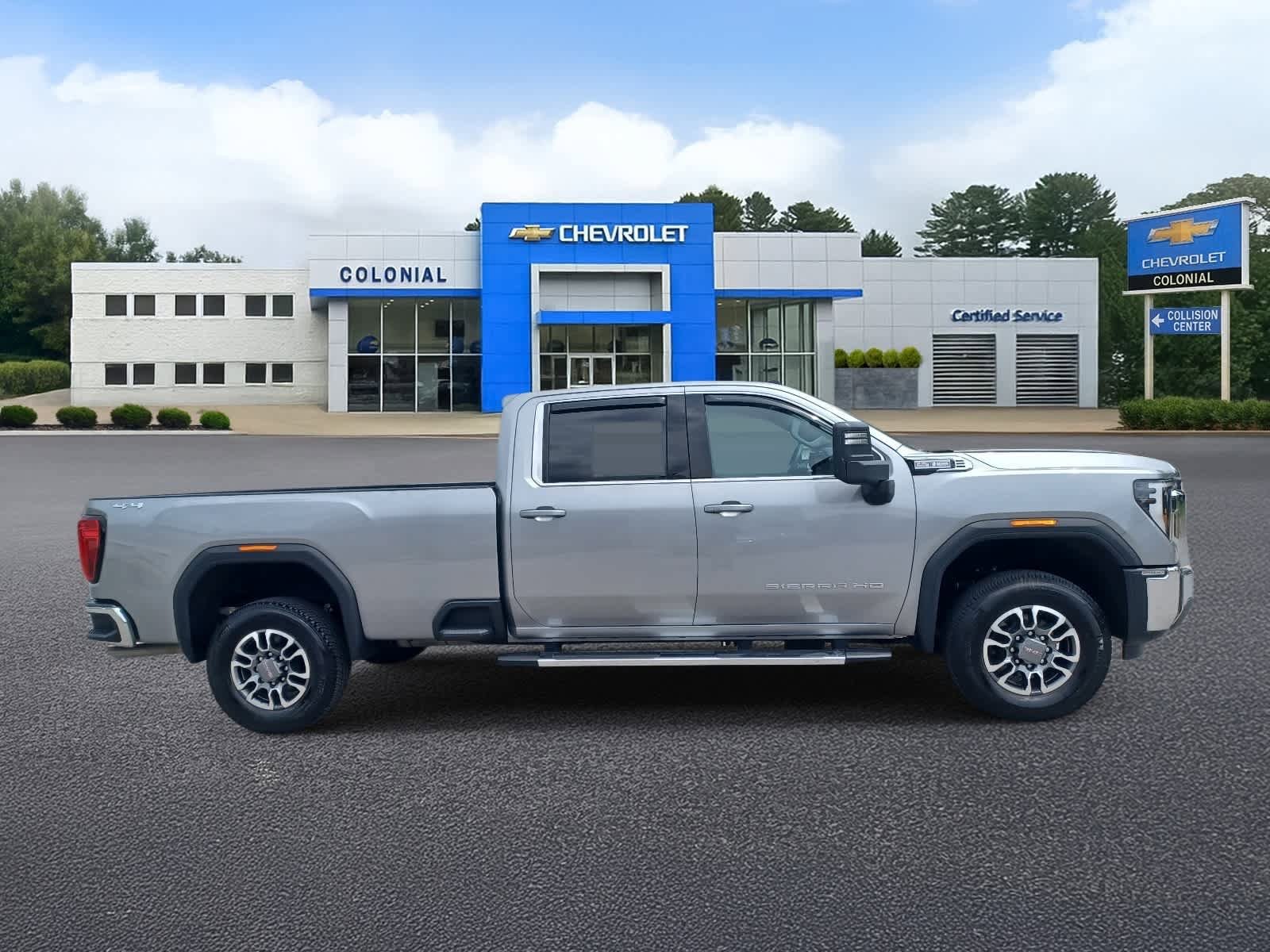 Used 2025 GMC Sierra 2500 SLE w/ SLE Value Package; AWD/4WD image 3