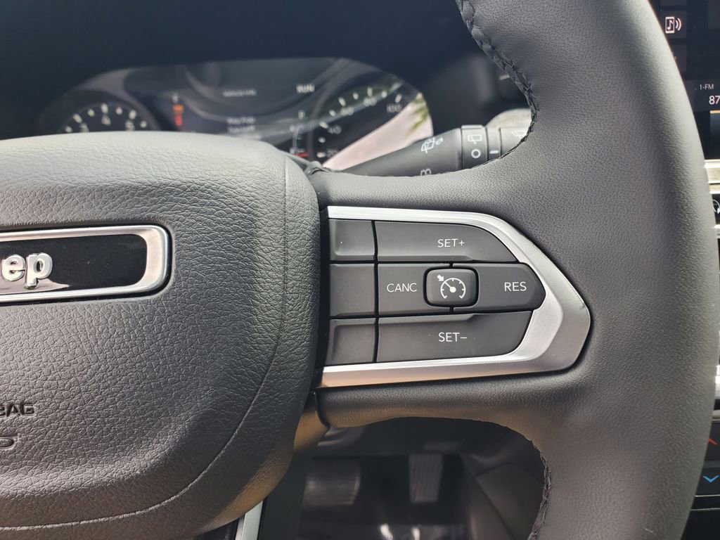 Used 2023 Jeep Compass Latitude image 24