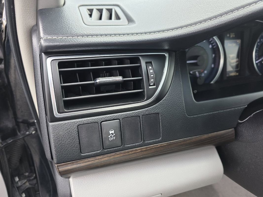 Used 2015 Toyota Camry XLE image 19