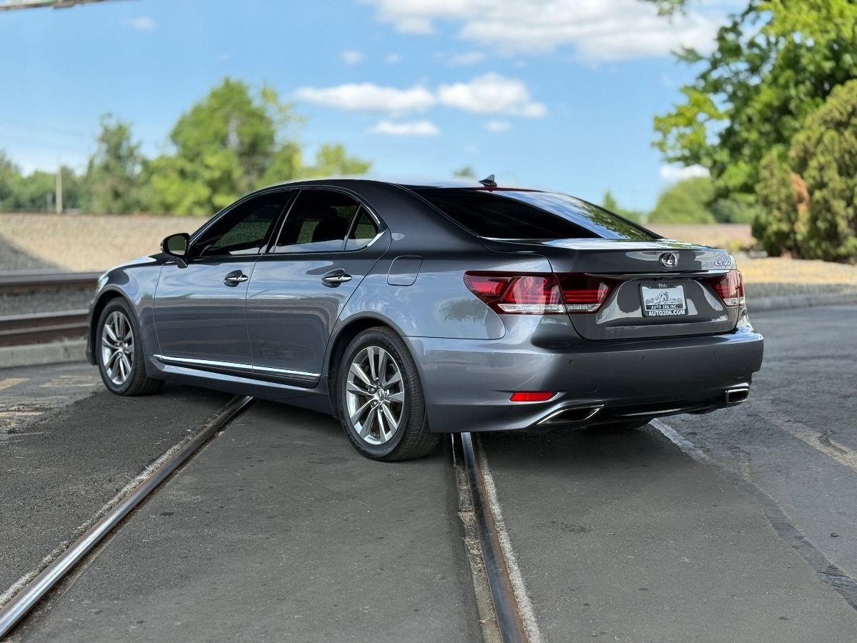 Used 2013 Lexus LS 460 w/ Comfort Pkg RWD image 5