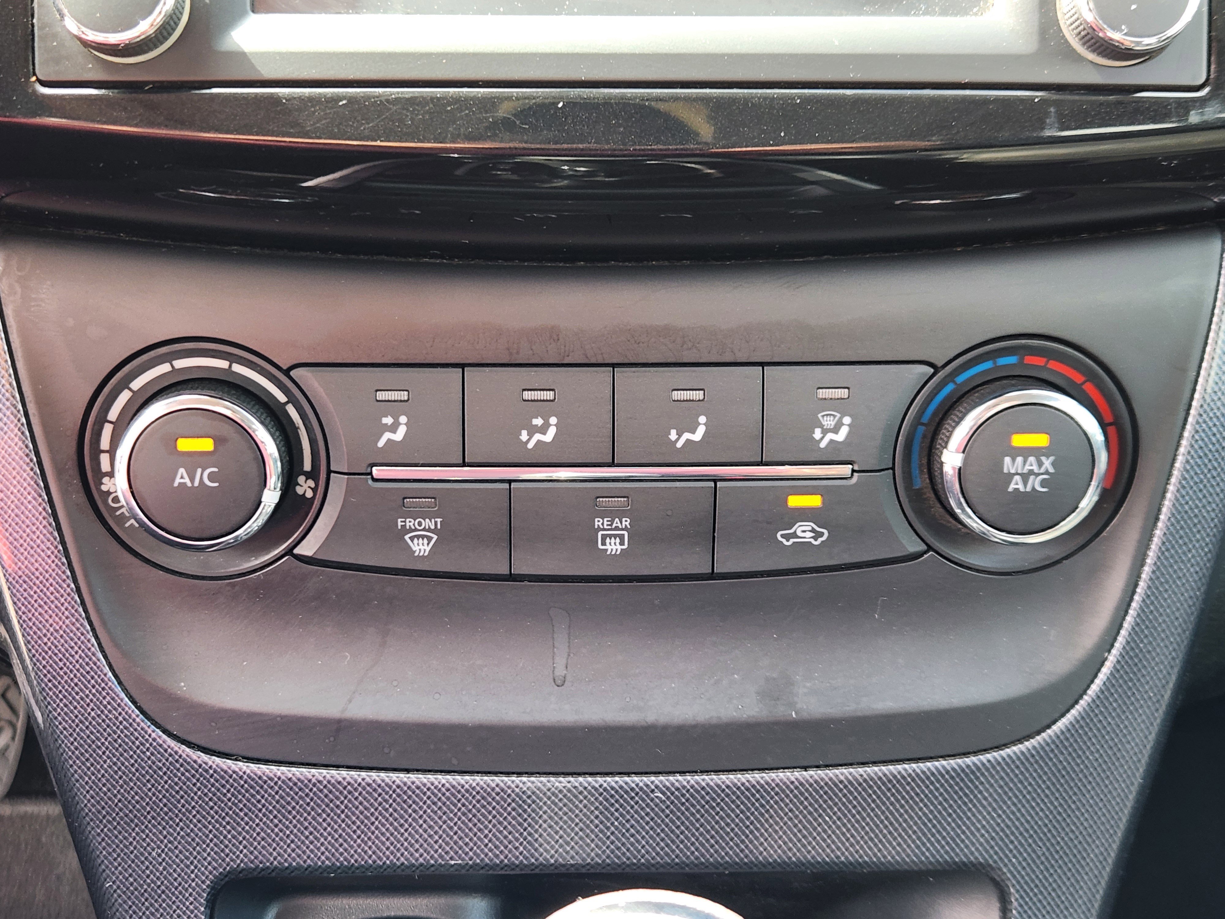 Used 2016 Nissan Sentra SR w/ SR Premium Package image 21
