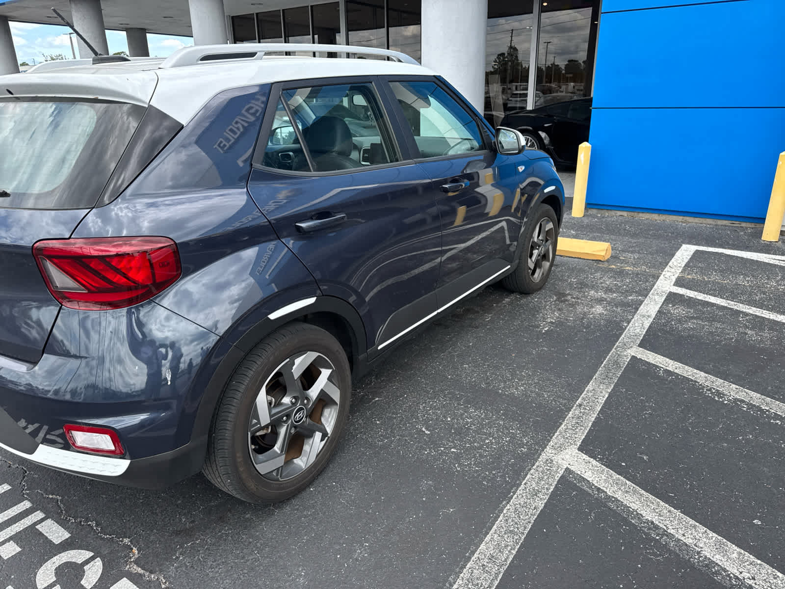 Used 2024 Hyundai Venue Limited FWD image 5