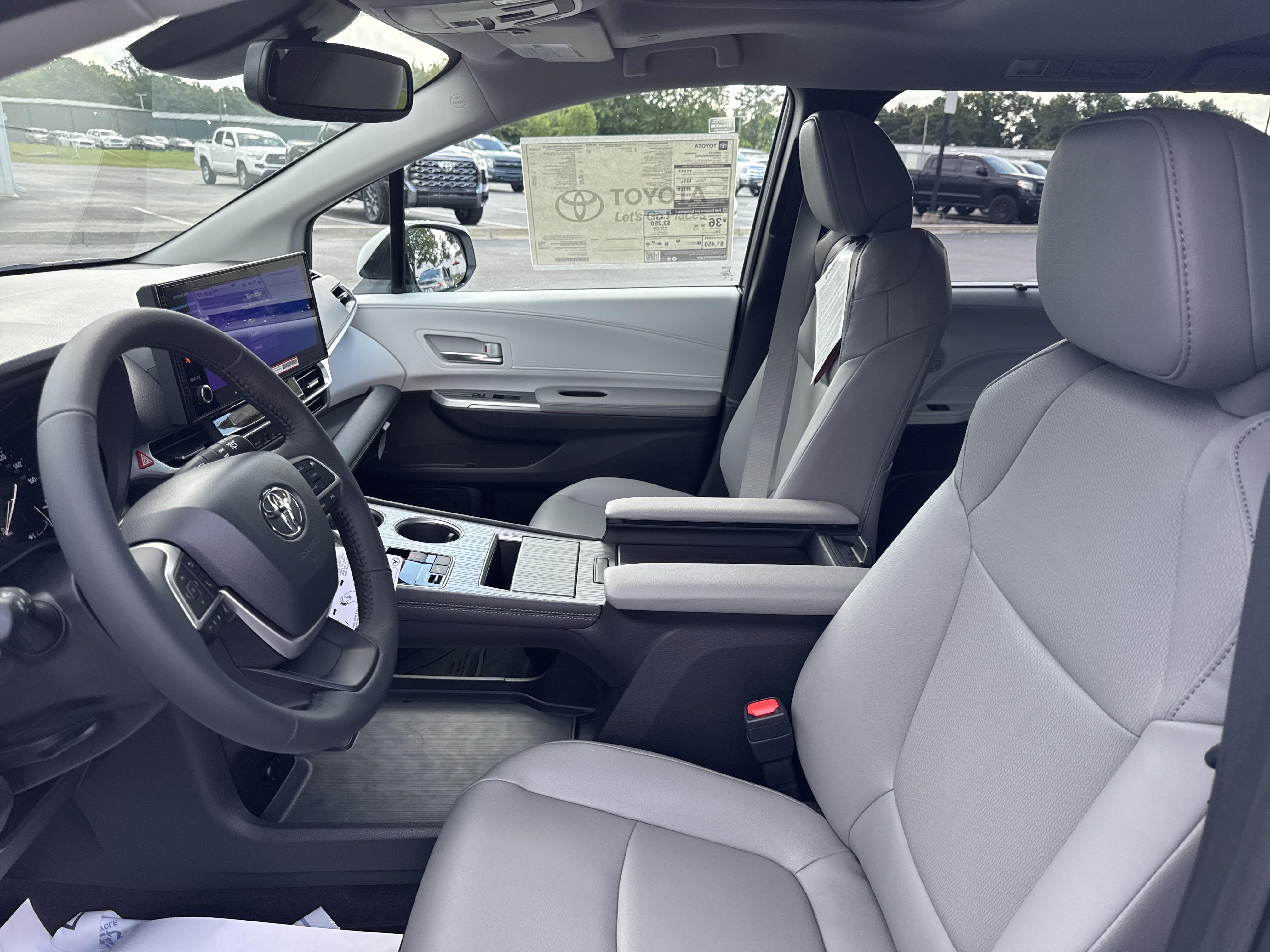 New 2025 Toyota Sienna XLE FWD image 13