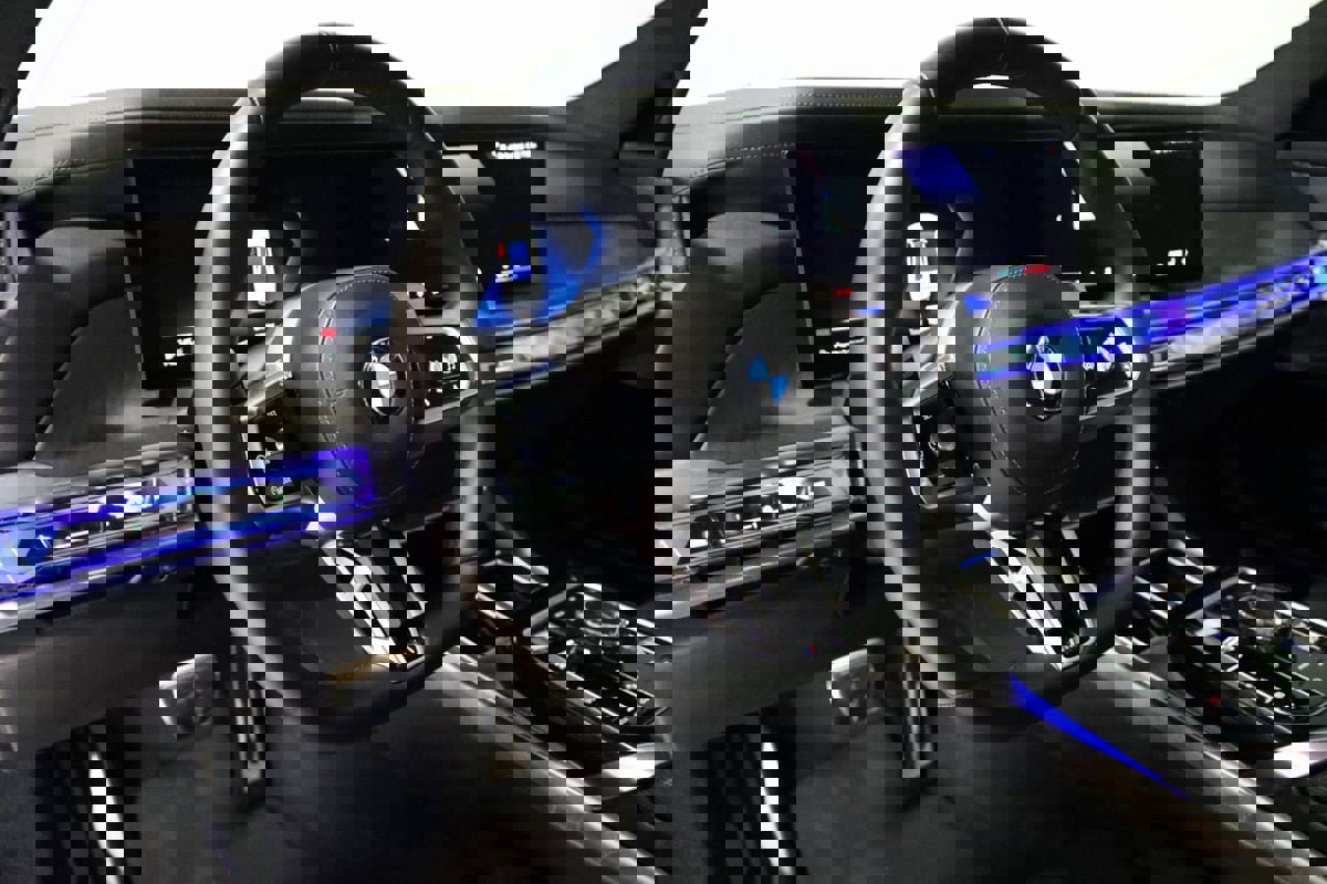 Used 2023 BMW 760i xDrive image 45