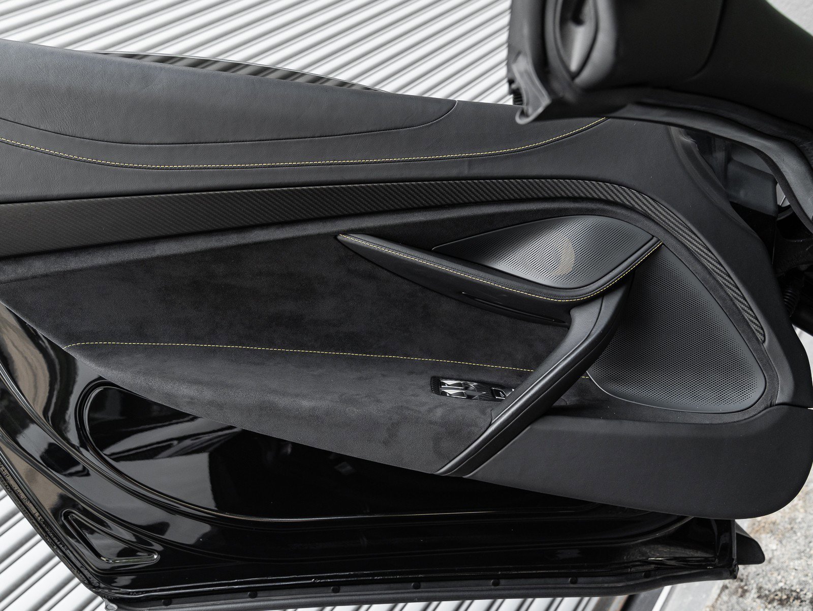 Used 2022 McLaren 720S Spider image 37