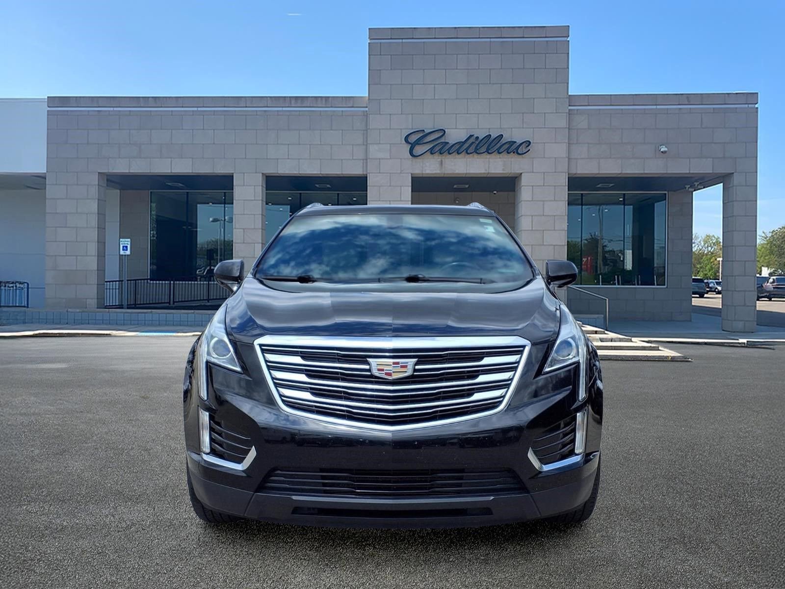 Used 2019 Cadillac XT5 FWD image 2
