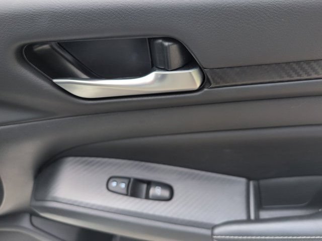 Used 2025 Nissan Altima 2.5 SV FWD image 33