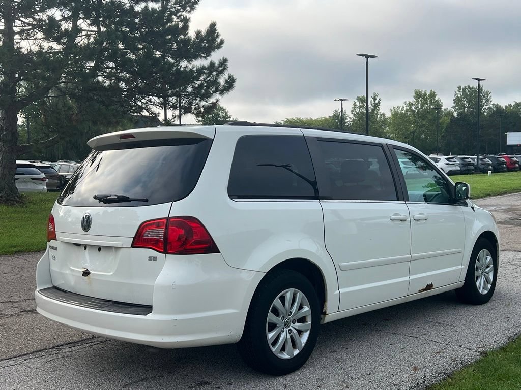 Used 2012 Volkswagen Routan SE FWD image 5