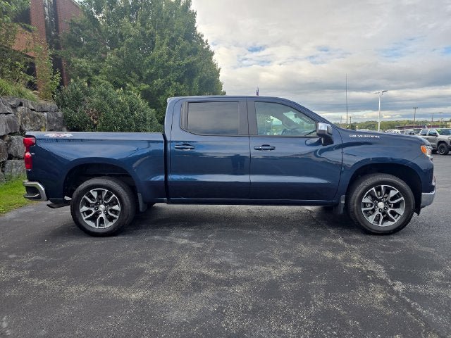 Used 2023 Chevrolet Silverado 1500 LT AWD/4WD image 2