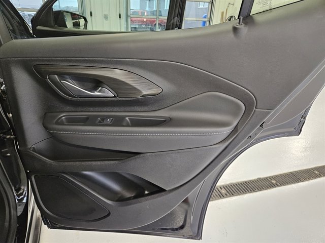 Used 2024 GMC Terrain SLE image 17