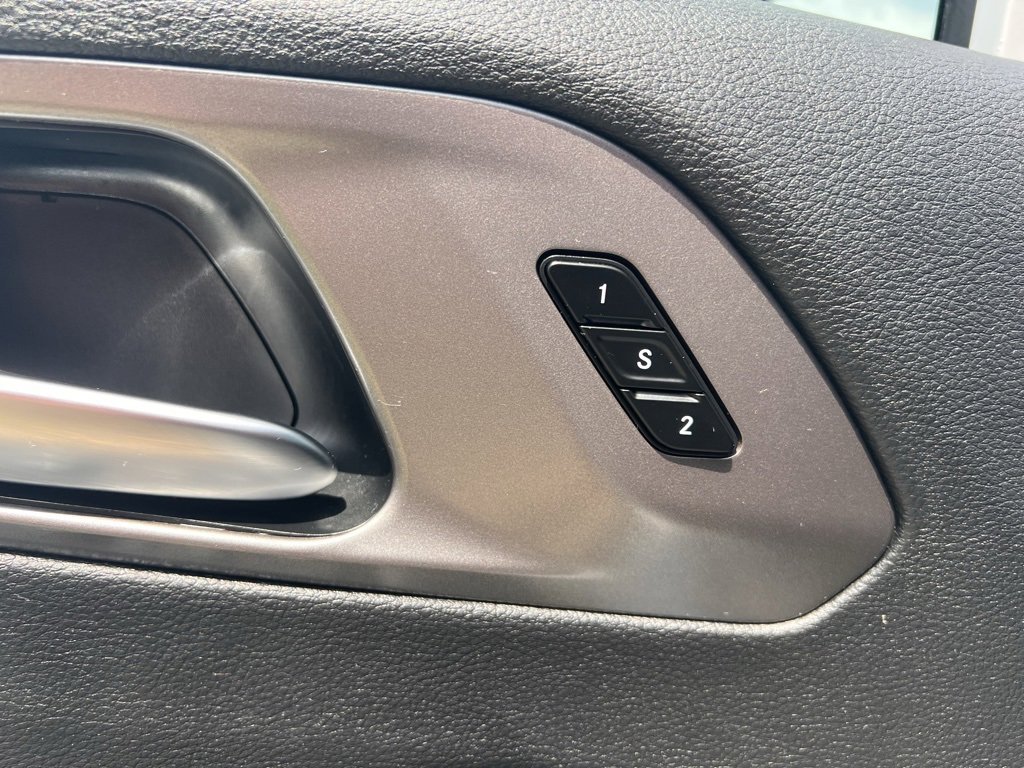 Used 2025 Chrysler Pacifica Select image 13