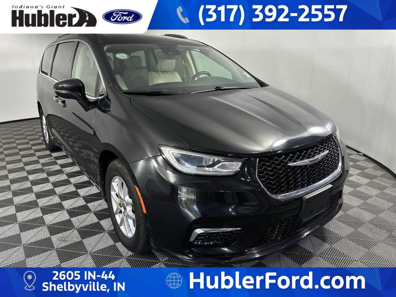 Used 2021 Chrysler Pacifica Touring-L FWD image 2