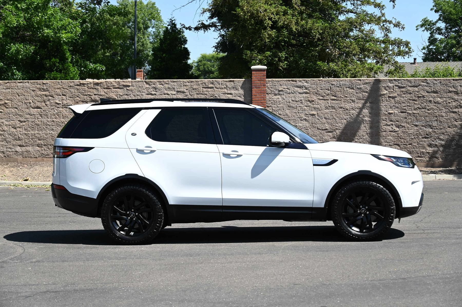 Used 2019 Land Rover Discovery HSE AWD/4WD image 8