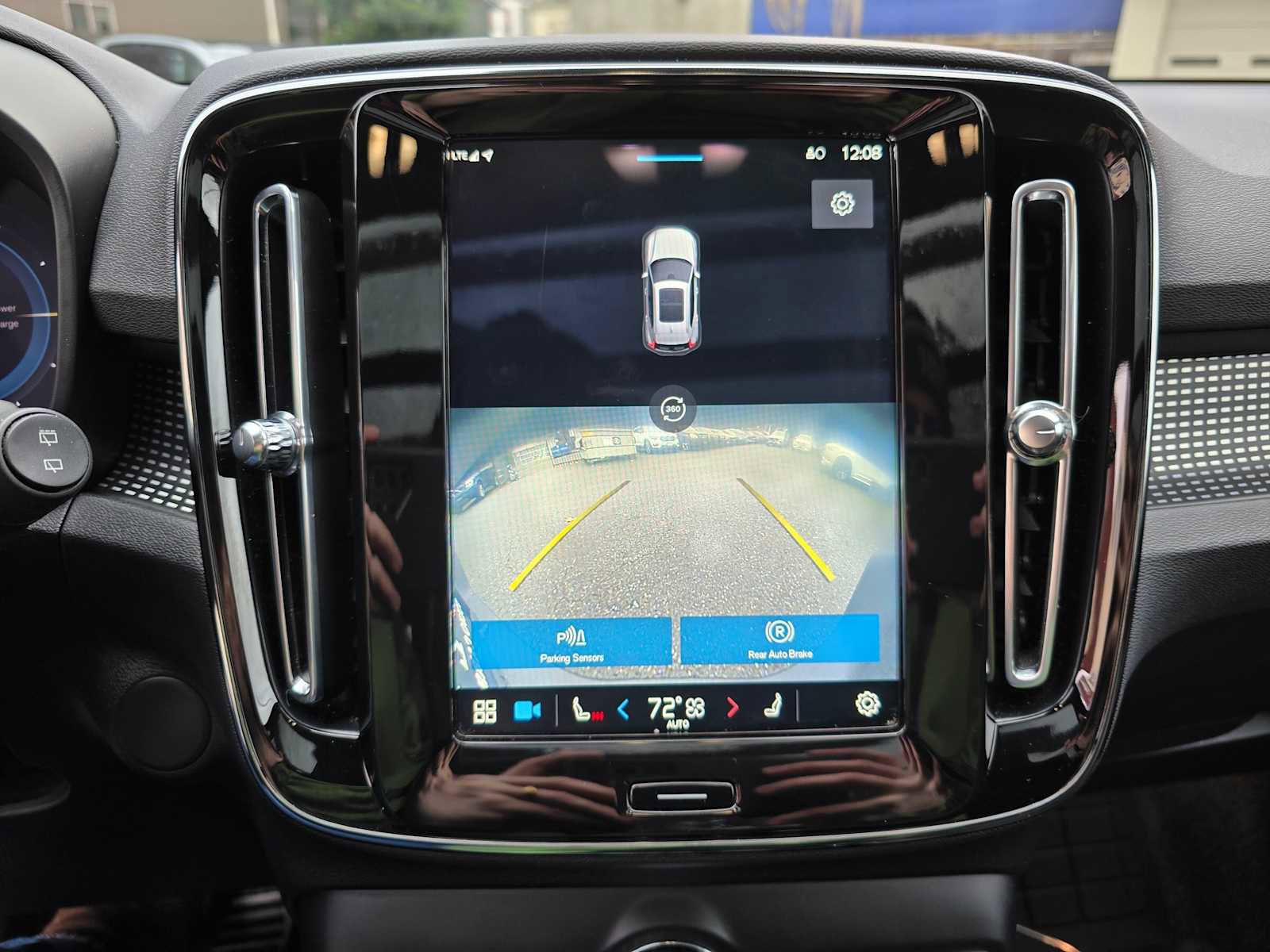 Certified 2022 Volvo XC40 P8 Recharge Ultimate image 39