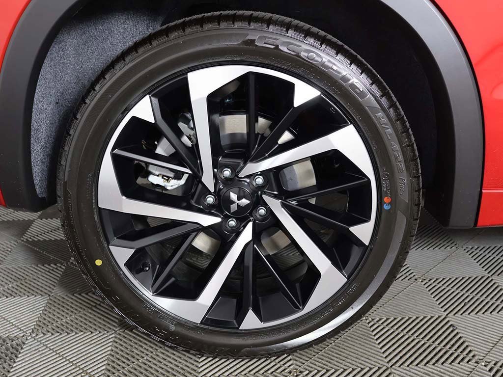 New 2025 Mitsubishi Outlander SEL image 24