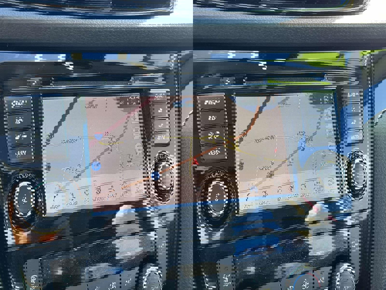 Used 2022 Nissan Rogue Sport SL w/ Premium Package image 14