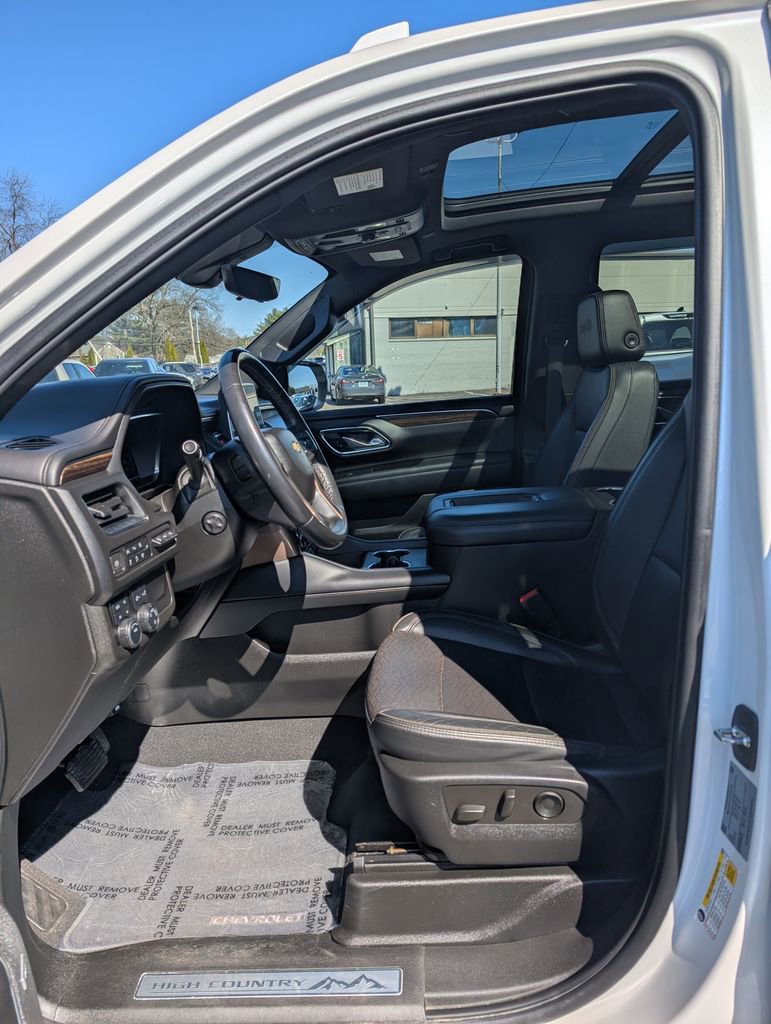 Used 2022 Chevrolet Tahoe High Country w/ Premium Package 2 AWD/4WD image 13