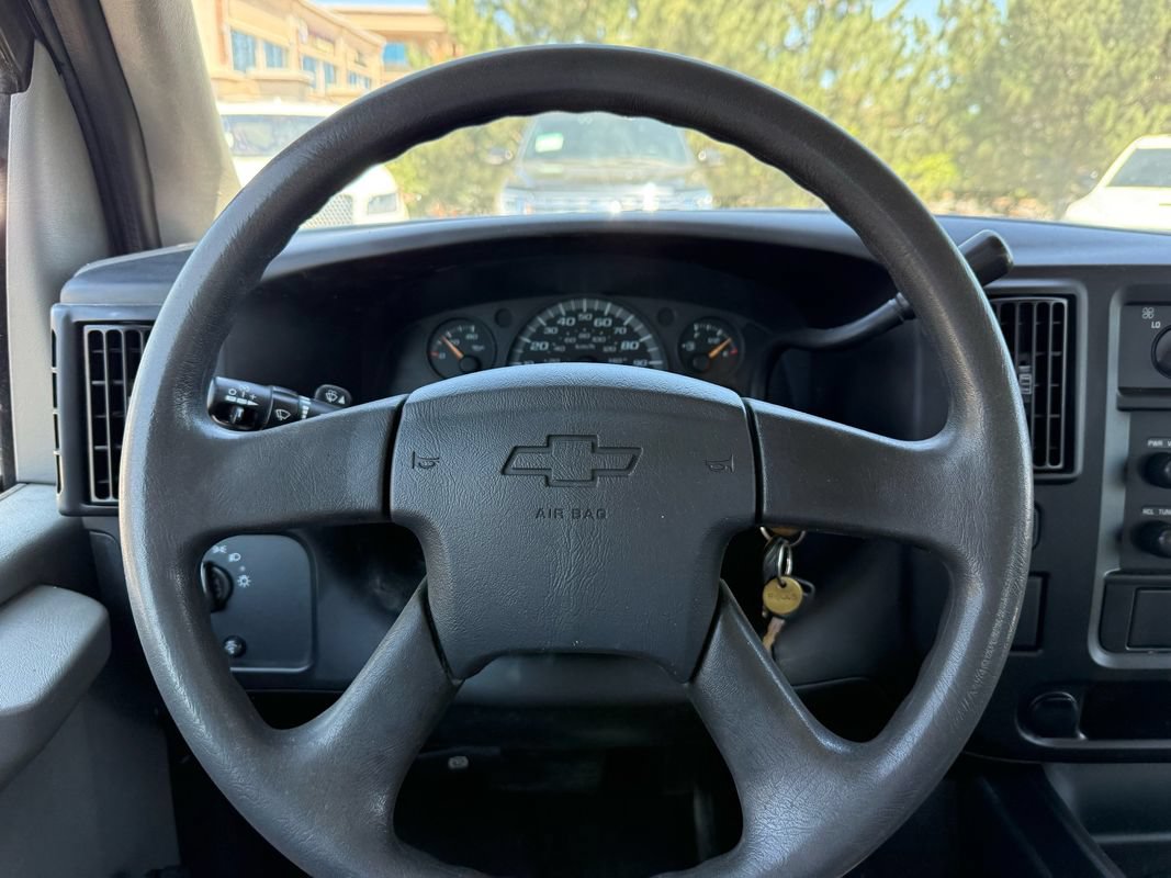 Used 2007 Chevrolet Express 1500 Passenger RWD image 23