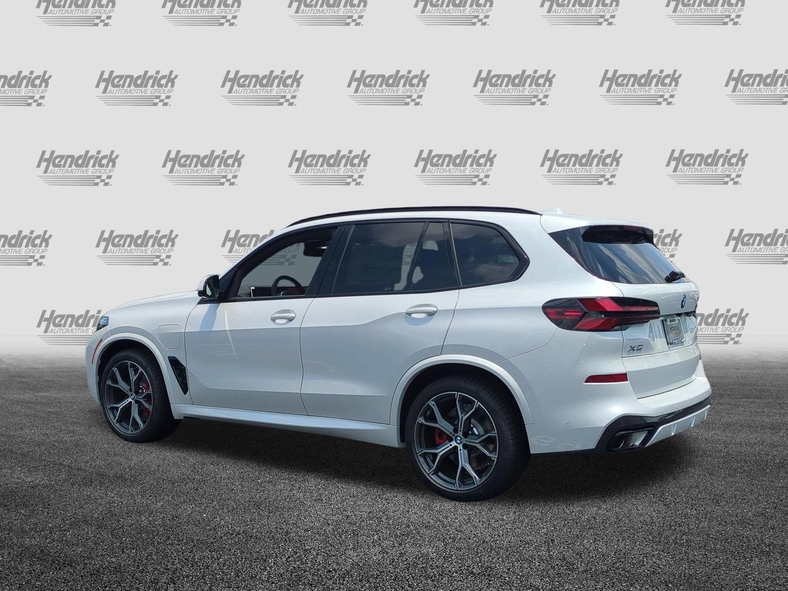 New 2026 BMW X5 xDrive50e w/ M Sport Package AWD/4WD image 8