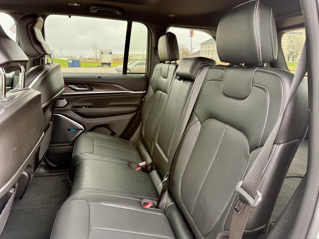 Used 2023 Jeep Grand Cherokee Overland w/ Luxury Tech Group IV image 11