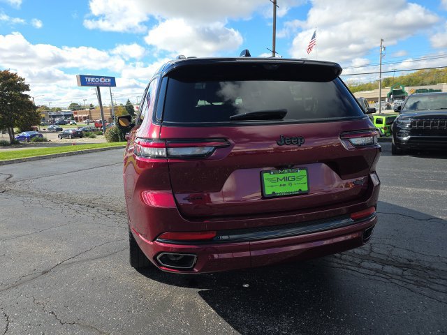 Used 2025 Jeep Grand Cherokee L Summit AWD/4WD image 5