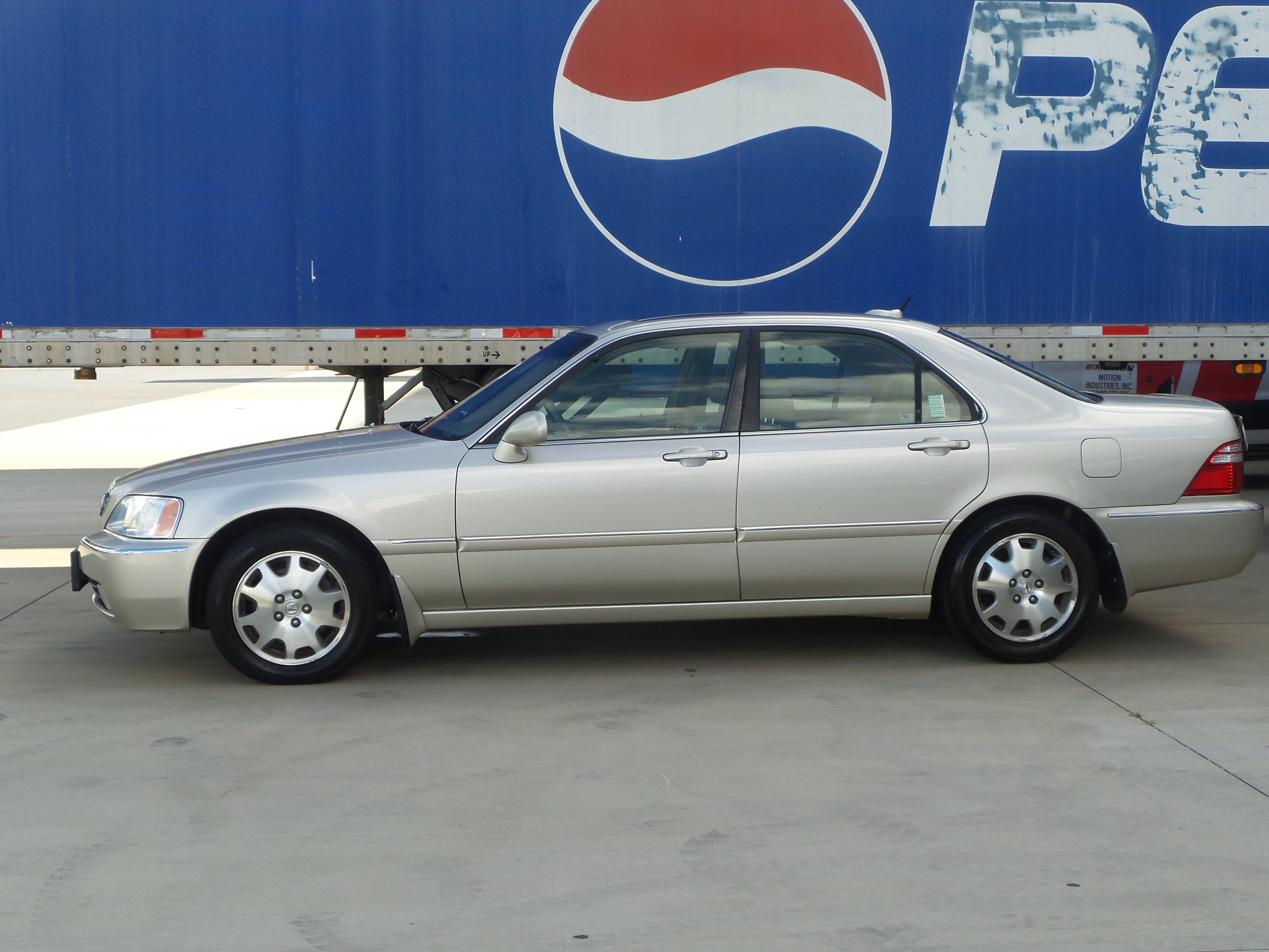 Used 2004 Acura RL image 2
