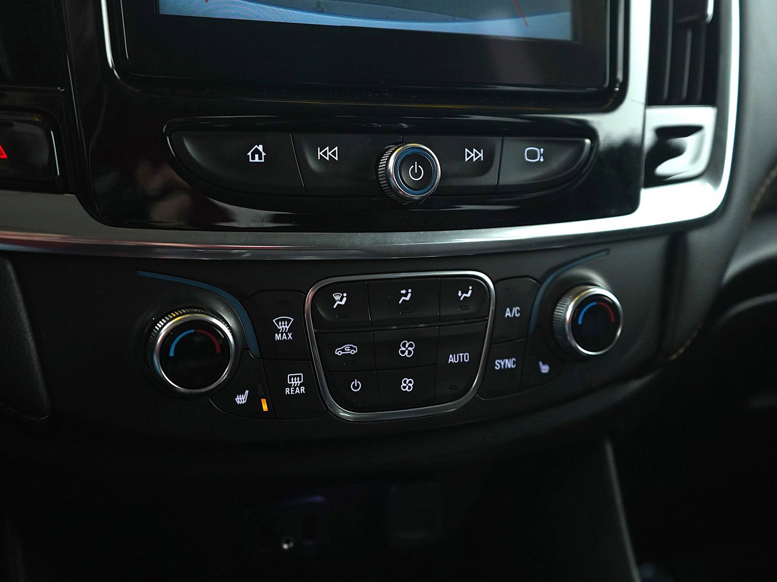 Used 2019 Chevrolet Traverse LT image 24