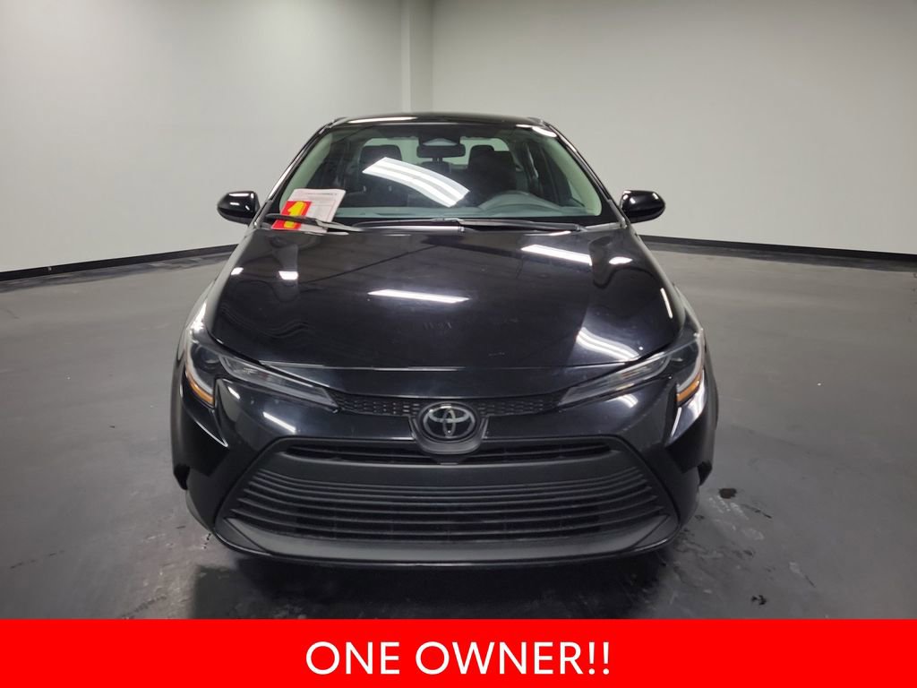 Used 2023 Toyota Corolla LE image 3