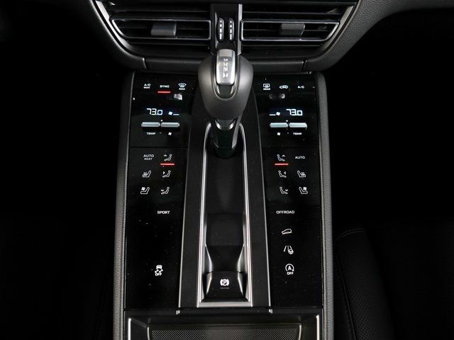 Certified 2026 Porsche Macan AWD/4WD image 16