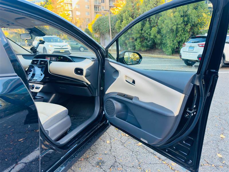 Used 2018 Toyota Prius Two image 19