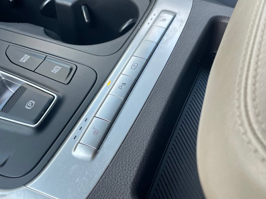 Used 2026 Kia Carnival LXS FWD image 19