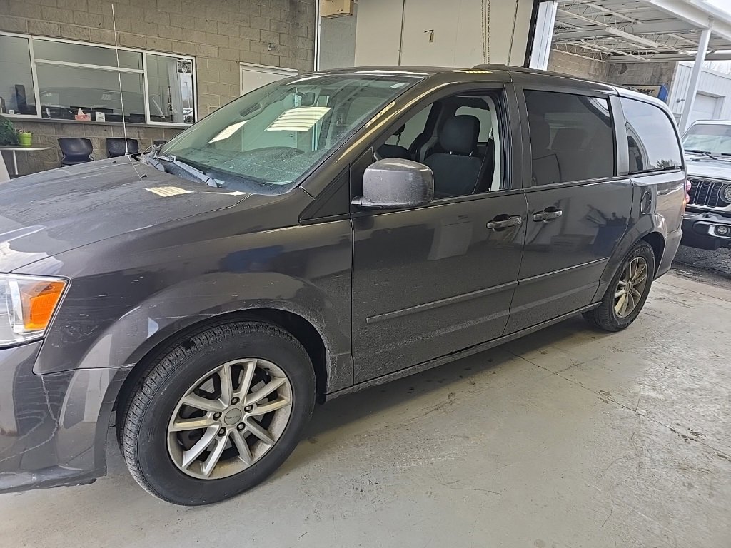 Used 2016 Dodge Grand Caravan SXT image 2
