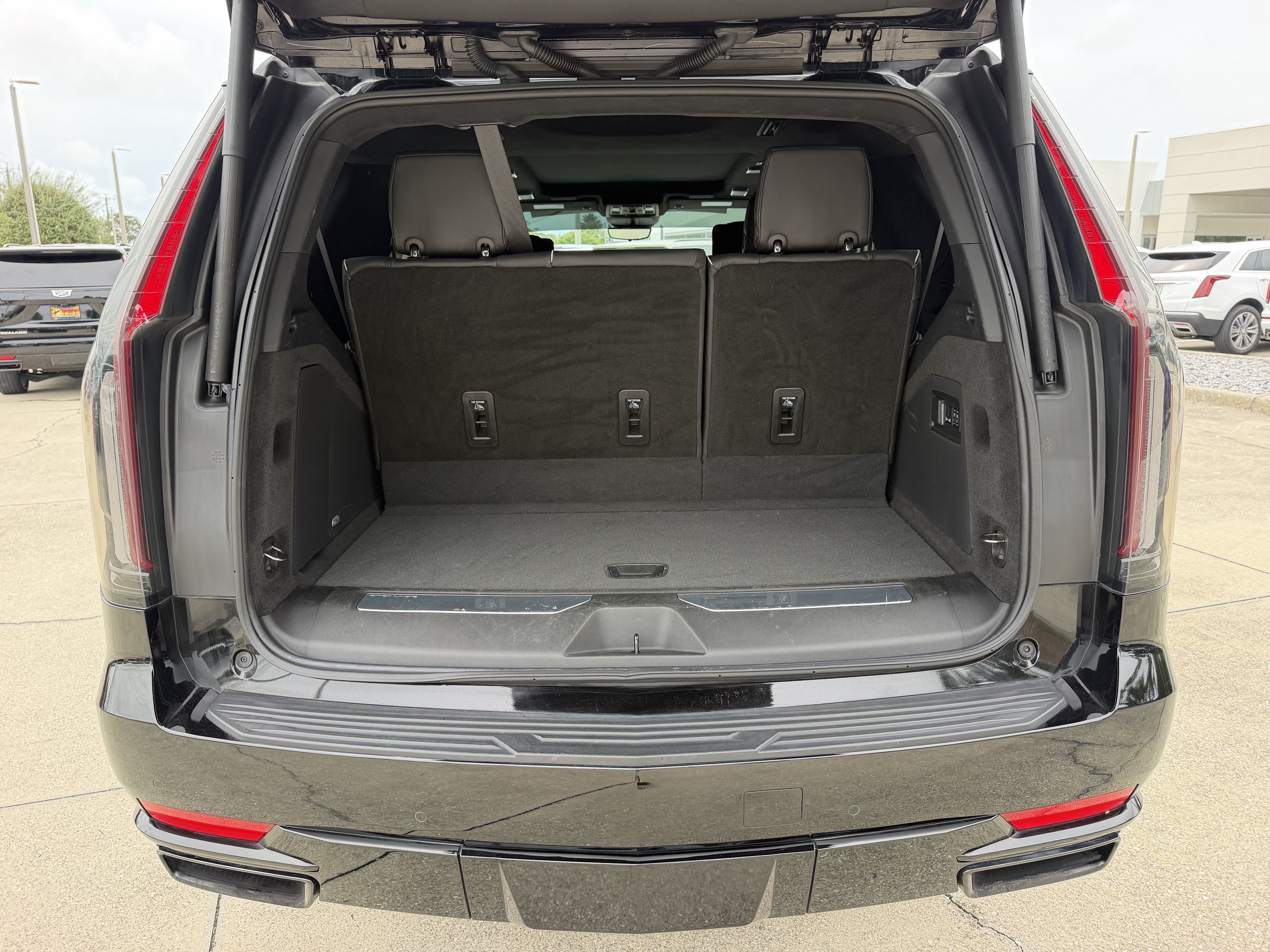 Certified 2024 Cadillac Escalade Sport Platinum w/ LPO, ONYX Package AWD/4WD image 11