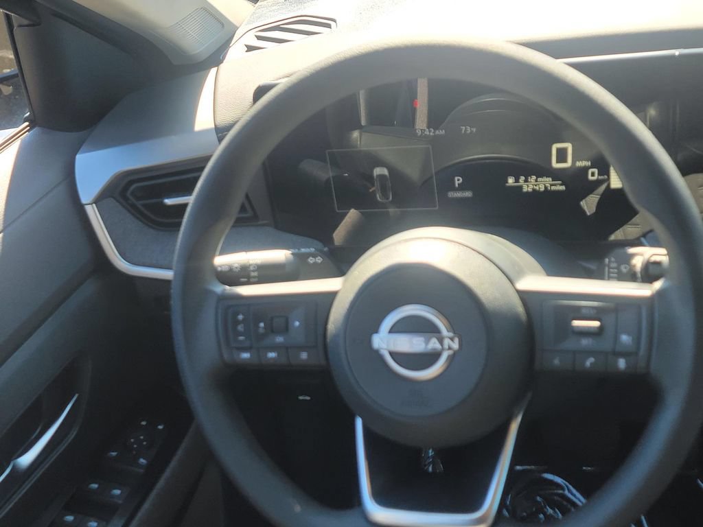 Used 2025 Nissan Kicks SV AWD/4WD image 19