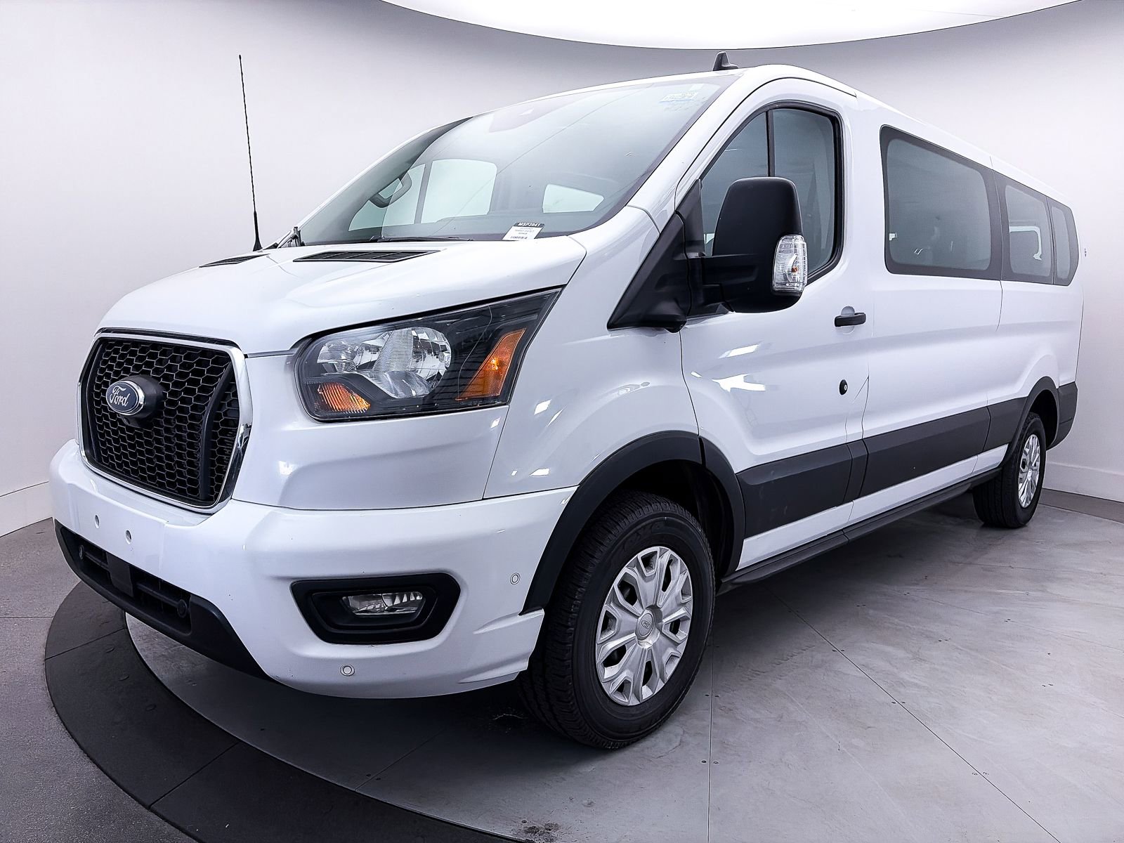 Used 2023 Ford Transit 350 XLT RWD image 11