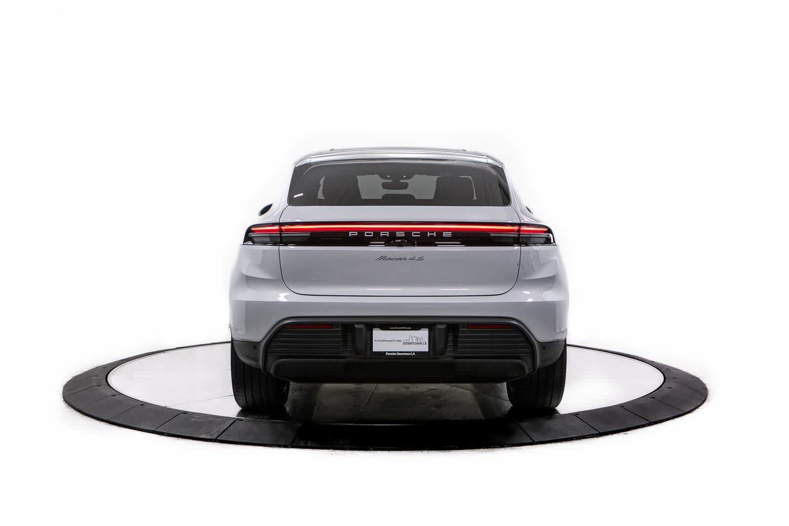 Certified 2025 Porsche Macan 4S Electric AWD/4WD image 6