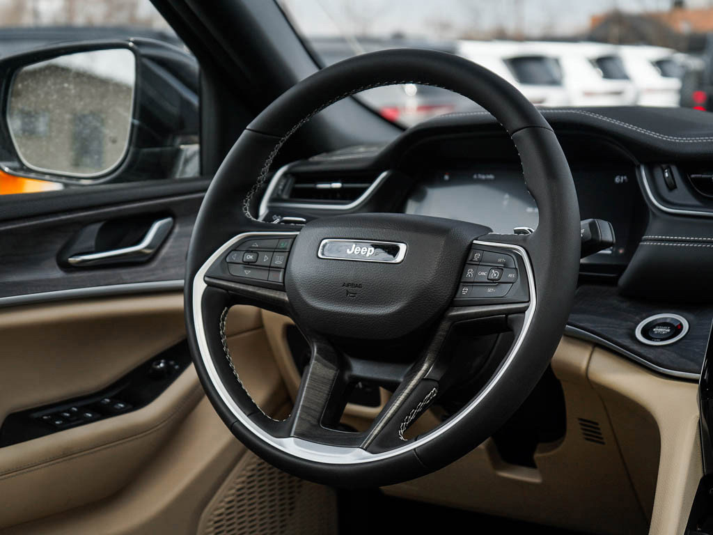 New 2025 Jeep Grand Cherokee L Limited w/ Trailer Tow Package image 15