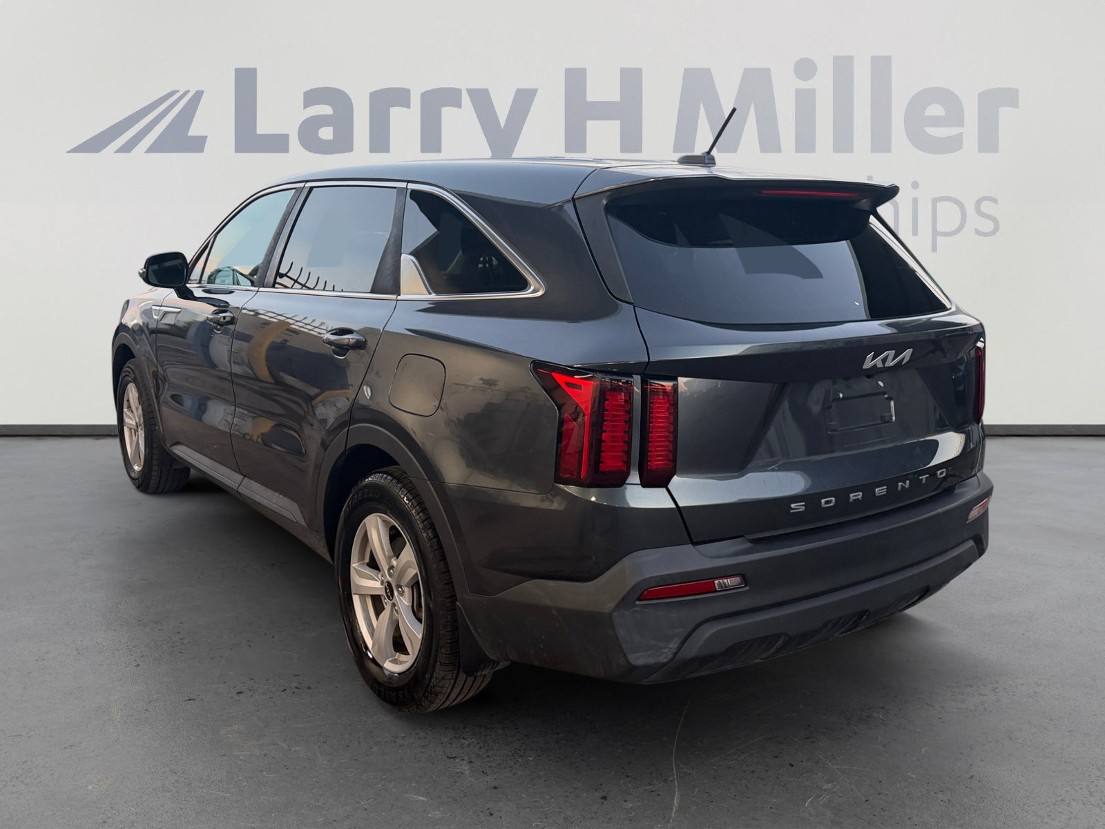 Used 2022 Kia Sorento LX FWD image 3