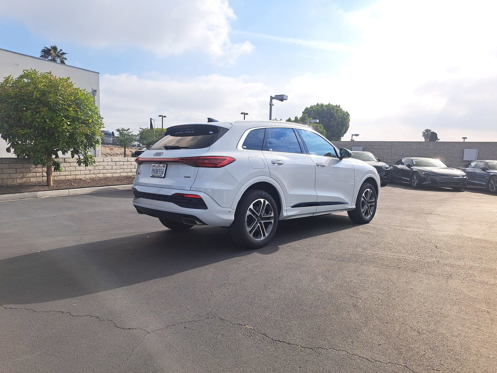 Used 2025 Audi Q5 Premium w/ Convenience Package image 3