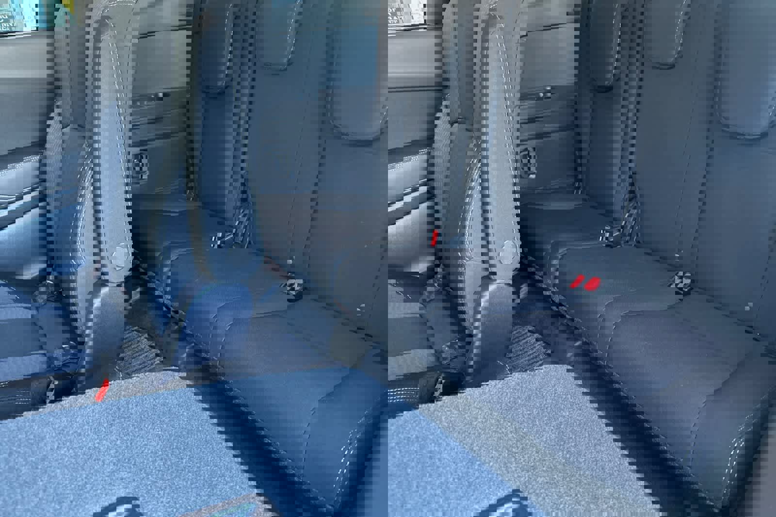 Used 2024 Subaru Ascent Premium w/ Convenience Package image 16