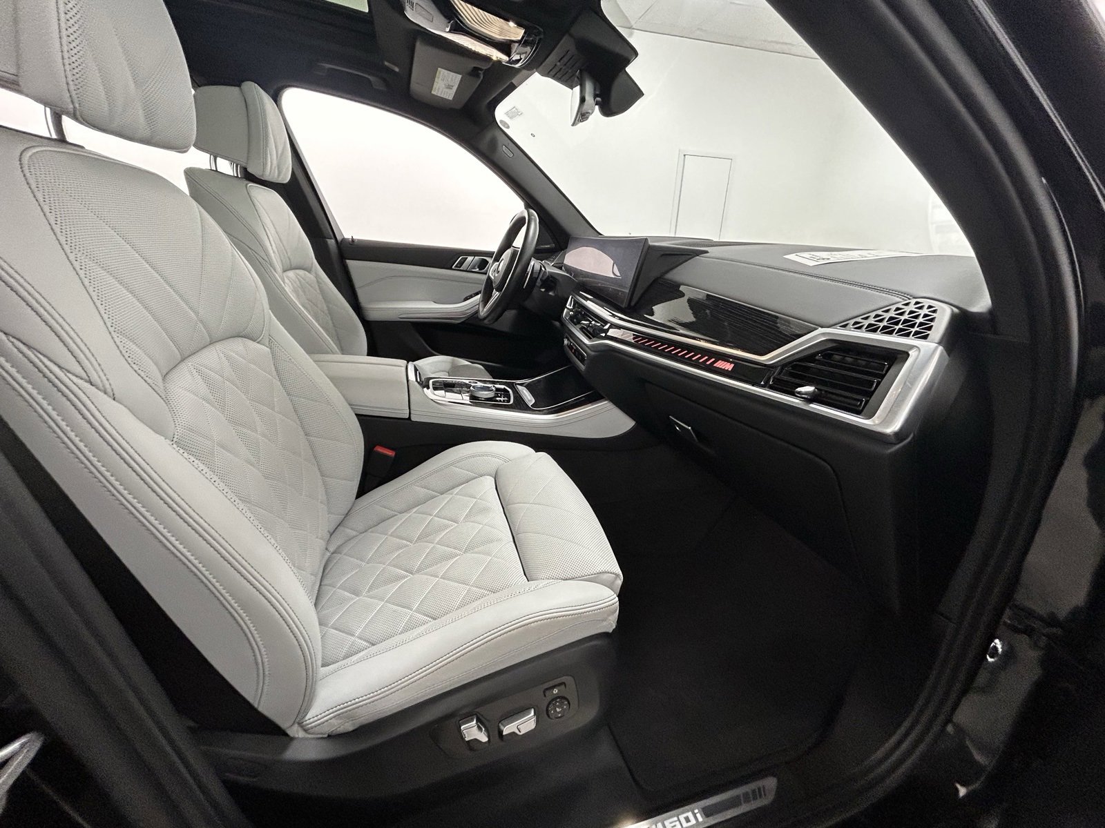 Used 2025 BMW X5 M60i image 42