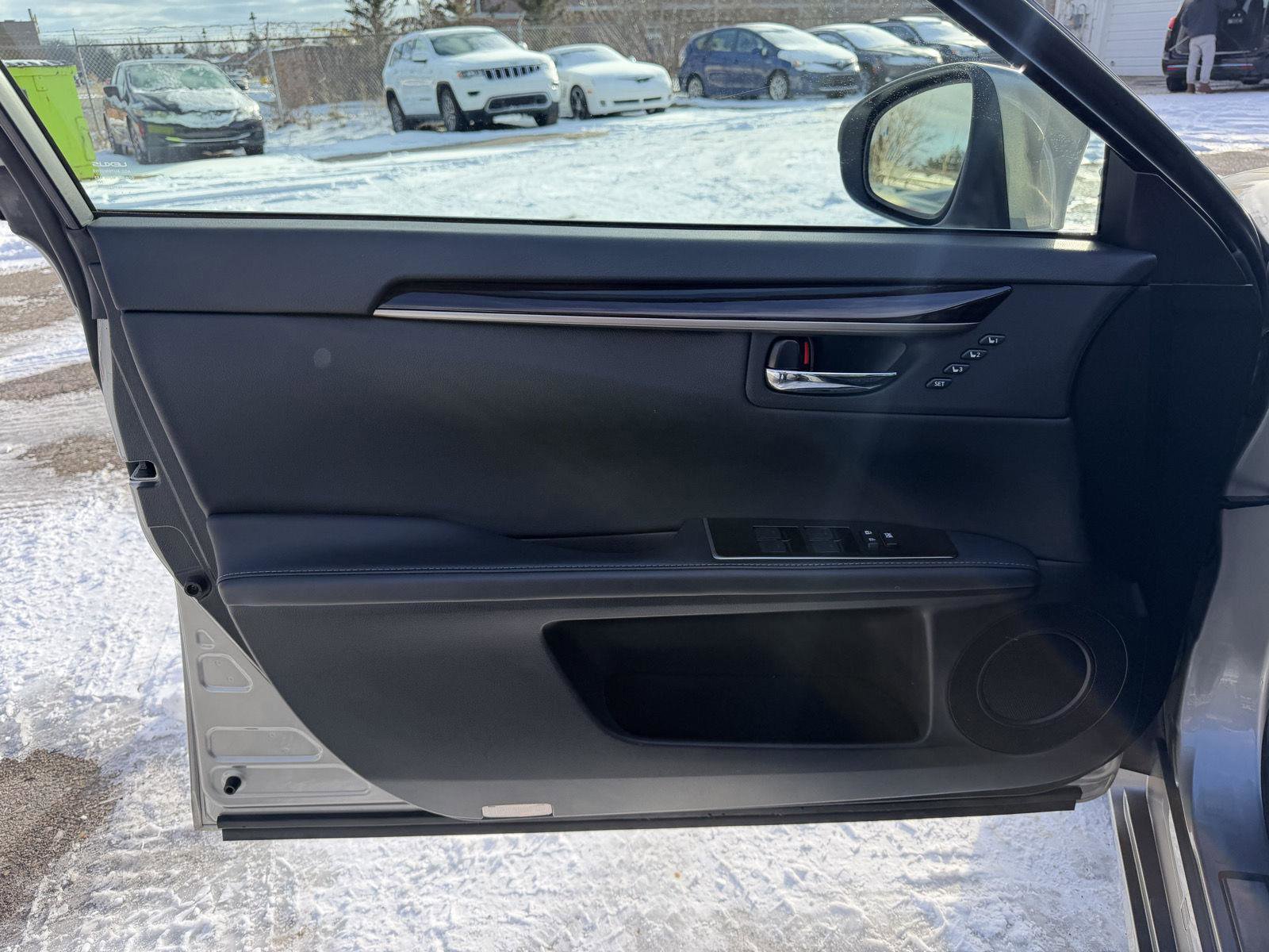 Used 2018 Lexus ES 350 w/ Luxury Package w/Wood Trim image 9