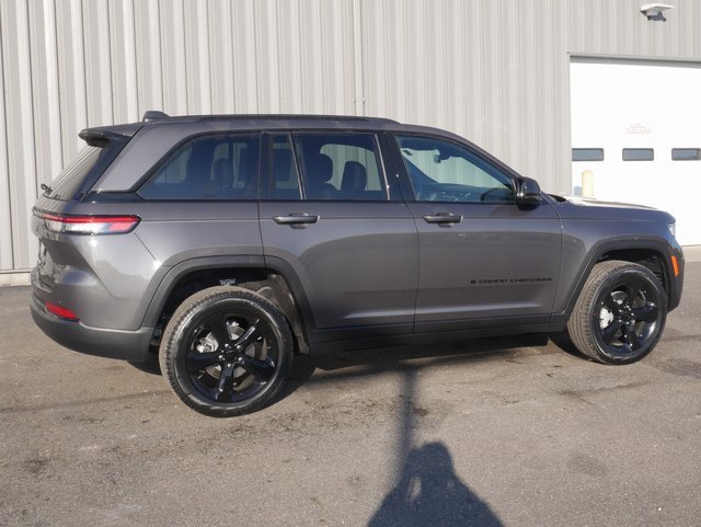 New 2025 Jeep Grand Cherokee Limited w/ Black Appearance Package image 10