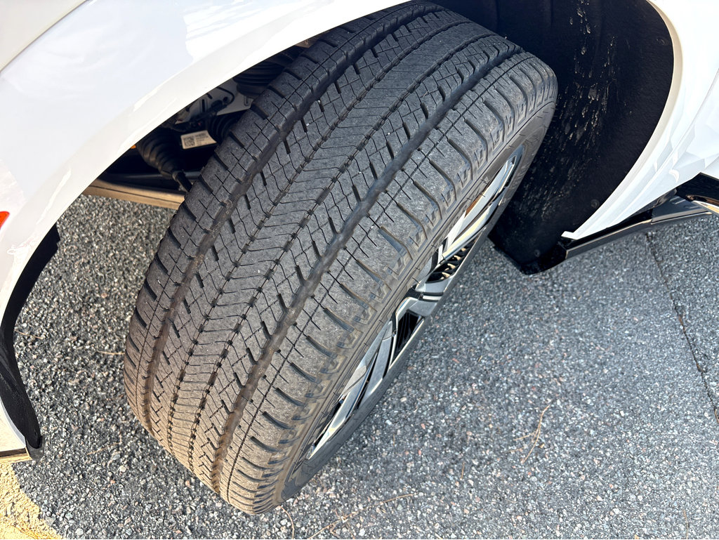 New 2025 Cadillac Escalade IQ Luxury 2 image 32